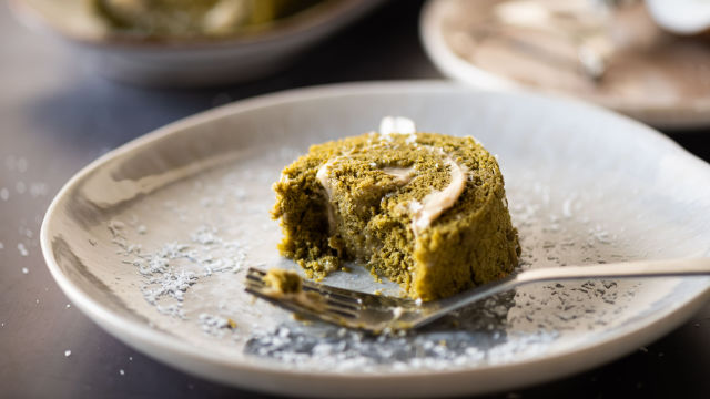 Torta de Chá Verde Matcha com Coco Cremoso