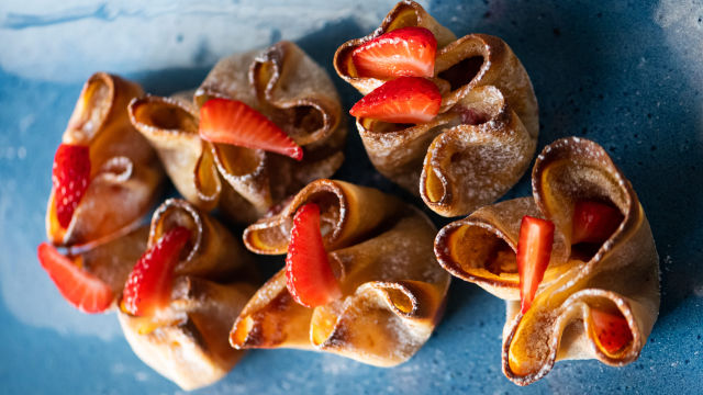 Trouxas com Frangipane de Noz e Morangos