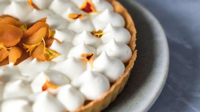 Tarte de Alperces e Chantilly de Camomila