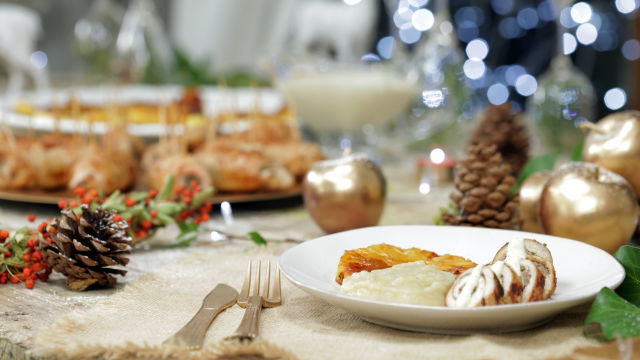 Perú Recheado com Castanhas e Esmagada de Batata com Maçã