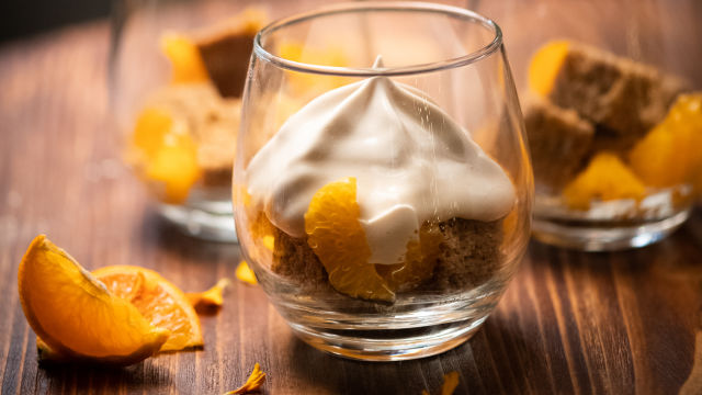 Mousse de Poncha em Bolo de Melaço