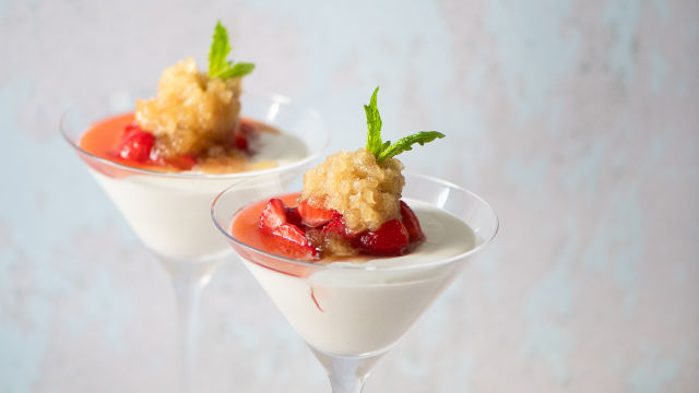 Mousse de Lúcia-Lima, Morangos Macerados e Granizado de Lúcia-Lima - Verão