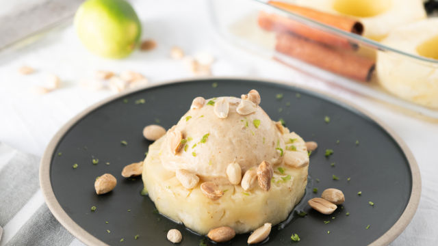 Ananás Assado com Gelado de Banana