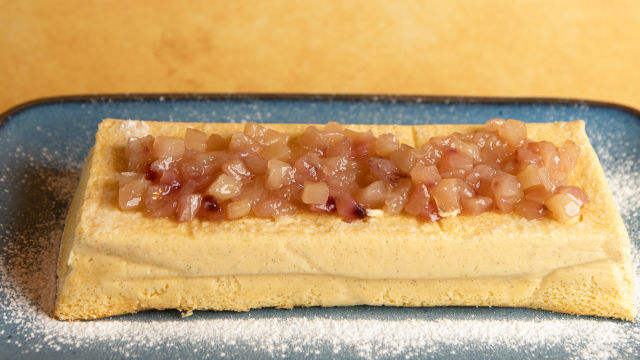 Cheesecake de Forno com Pêssego Paraguaio