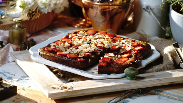 Quadrado de Amêndoa com Morangos