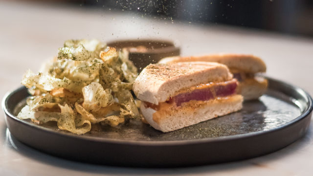 Prego de Atum em Bolo do Caco | Madeira