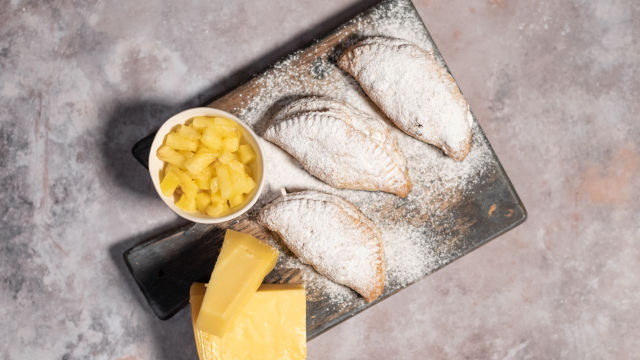 Pastéis de Queijo da Ilha com Compota de Ananás | Açores