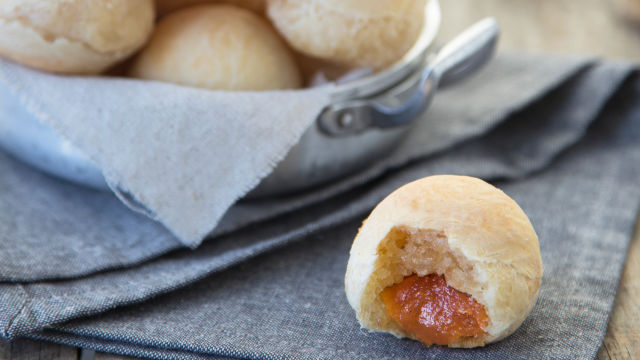 Pão de Queijo Doce com Marmelada