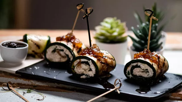 Curgete Grelhada Recheada com Requeijão e Molho Balsâmico