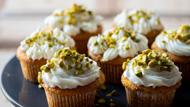 Cupcakes de Cenoura, Cardamomo e Pistáchio