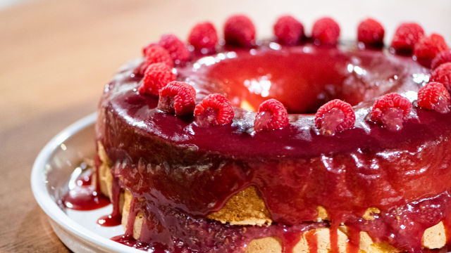 Pão de Ló Recheado com Curd de Framboesa