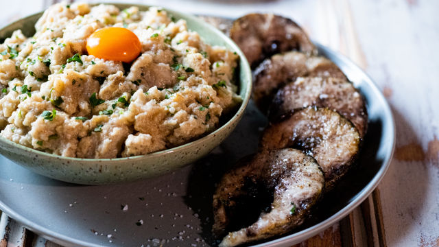 Taínha Frita com Açorda de Ovas