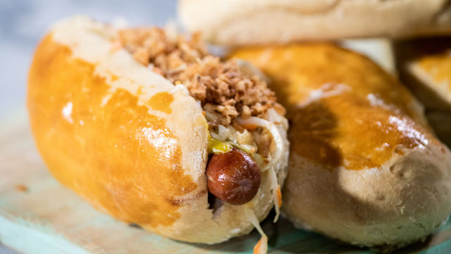 Cachorro Quente com Salada de Repolho