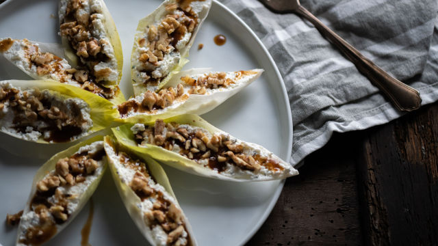 Endívias com Requeijão e redução de Cerveja