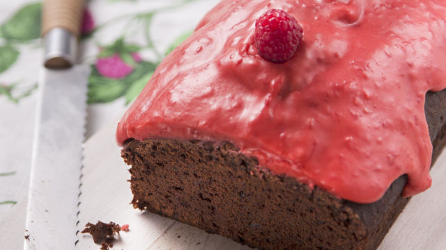 Bolo Vegan de Cacau e Framboesa