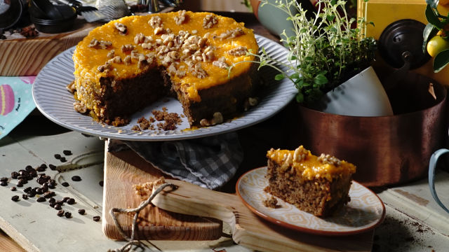 Bolo de Nozes com Ovos Moles