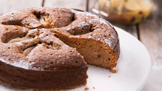 Bolo de Canela, Erva-doce e Pera em Calda