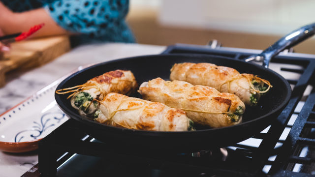 Bifes de Perú Recheados com Espinafres e Cajus