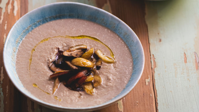 Creme de cogumelos com castanhas e toucinho fumado