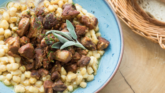 Pá de Porco em sumo de Maçã com Spatzle