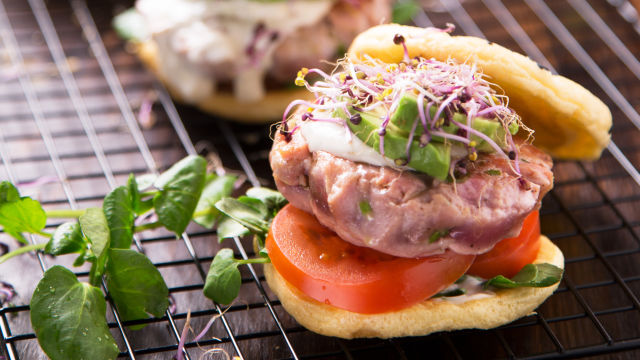 Hambúrguer de Atum em Pão Lowcarb