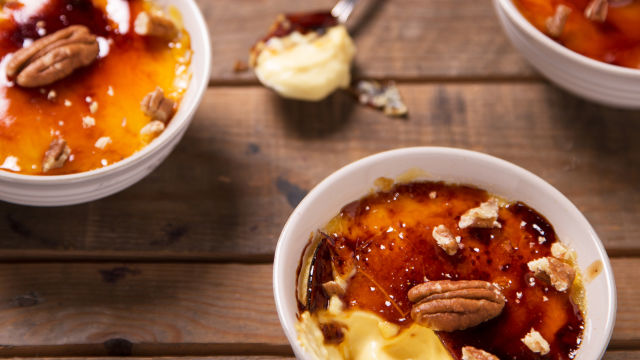 Creme Brûlée de Queijo da Serra e Nozes Pecãs
