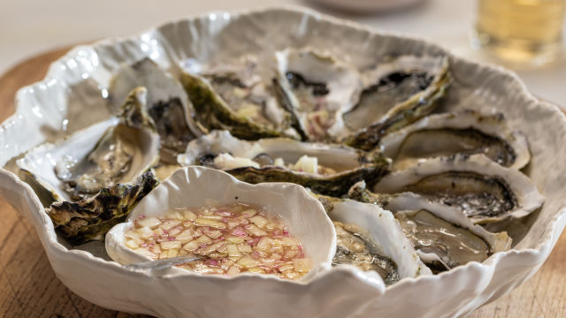 Ostras com molho Mignonette