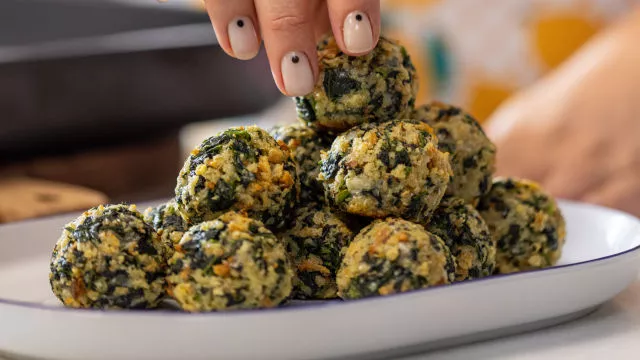 Pastelinhos de Espinafres com Pão Duro