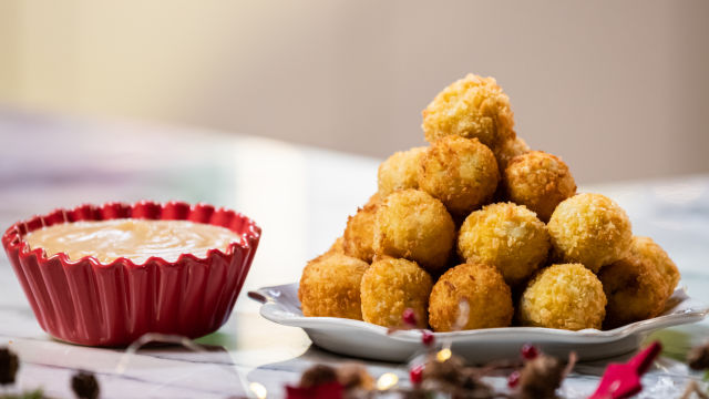 Croquetes de Peru com Puré de Maçã