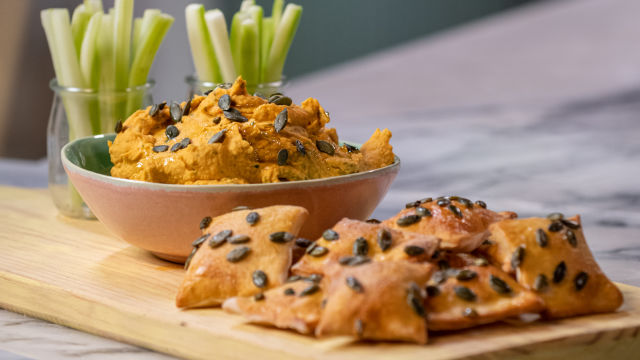 Húmus de Abóbora com Almofadas Crocantes