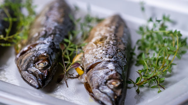 Cavalas no forno com Cuscuz aromatizado