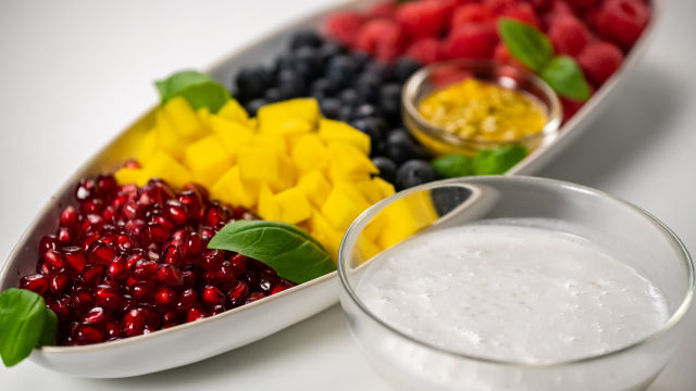 Tapioca com coco e frutas