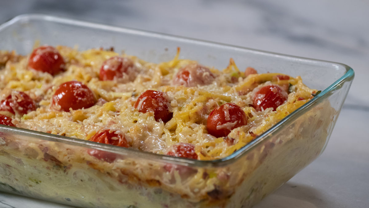 Esparguete com Bacon e queijos, no forno