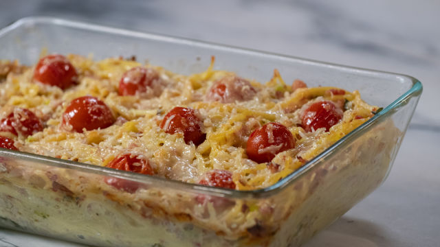 Esparguete com Bacon e queijos, no forno