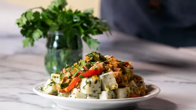 Escabeche de Gaiado com Salada de Feijão Frade