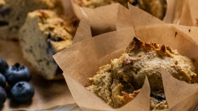 Queques de batata-doce e mirtilos