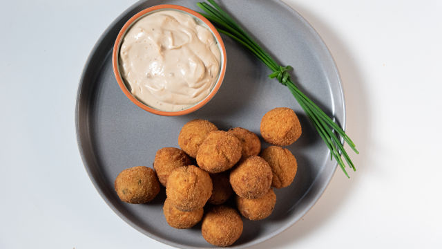 Croquetes de Borrego com Maionese de Alho Assado