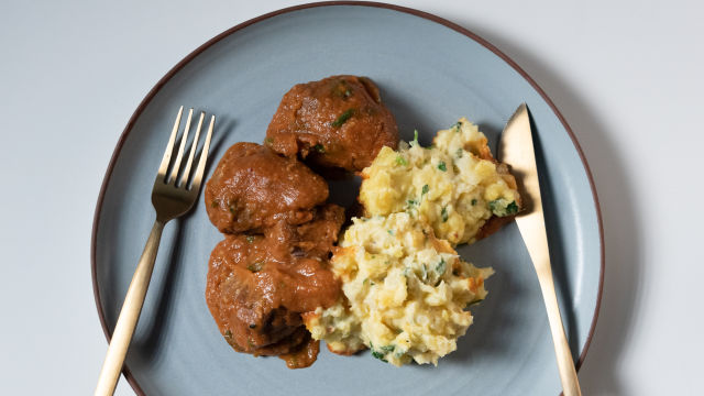 Bochechas de Porco Alentejano com Esmagada de Batada Doce e Agrião