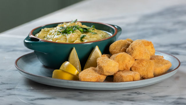 Xerém com Ovas de Bacalhau Panadas