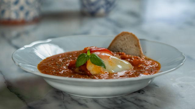 Caldo de Tomate com Ovo