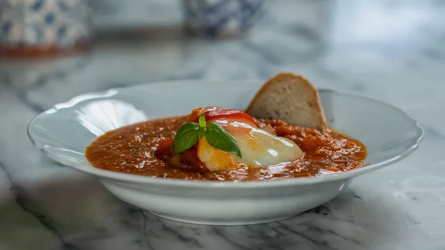 Caldo de Tomate com Ovo