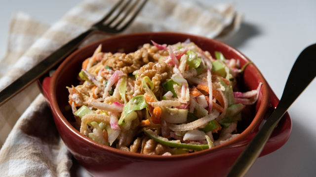 Salada de Couve-Coração e Frango, com Molho Cremoso