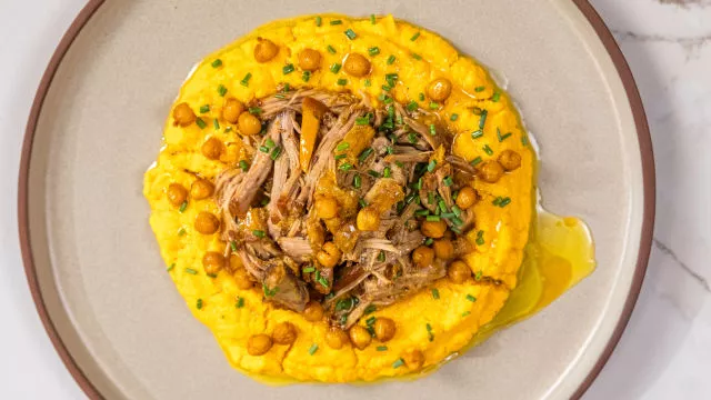 Cachaço de Porco e Puré de Cenoura