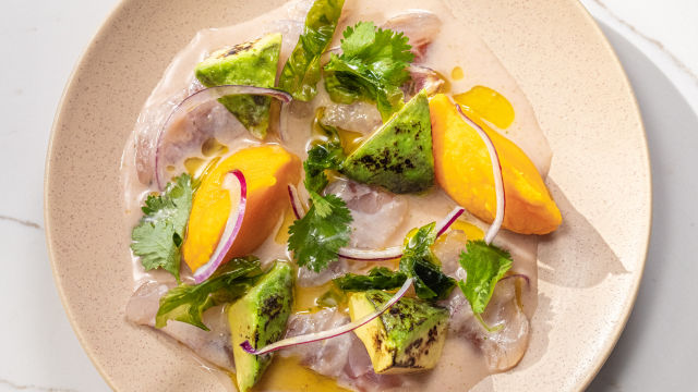 Robalo Marinado com Batata-Doce e Abacate