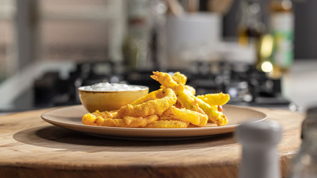 Aros de Cebola com Dip de Iogurte