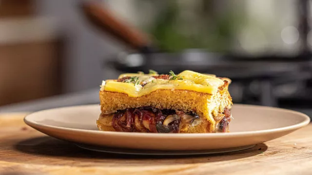 Tosta de Queijo com Compota de Cebola Roxa