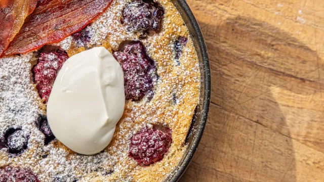 Clafoutis de Amoras e Mirtilos com Bacon