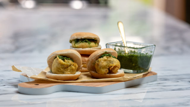 Vada Pav com Chutney de Coentros