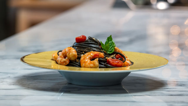 Esparguete Tinta de Choco com Camarão