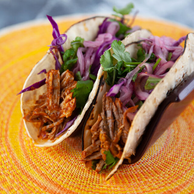 Tacos Mexicanos de Carne de Porco Desfiada (Cochinita)